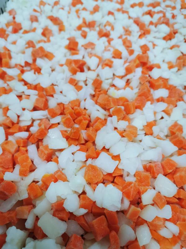 MÉLANGE 50% CAROTTES ET 50 % OIGNONS EN DÉS IQF 10X10 MM - GELSIUS 18.14 kg